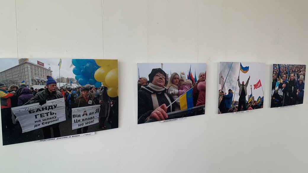 Детальніше про статтю В Ужгороді відкрили фотовиставку “Мій Майдан”, присвячену 10-й річниці Революції Гідності